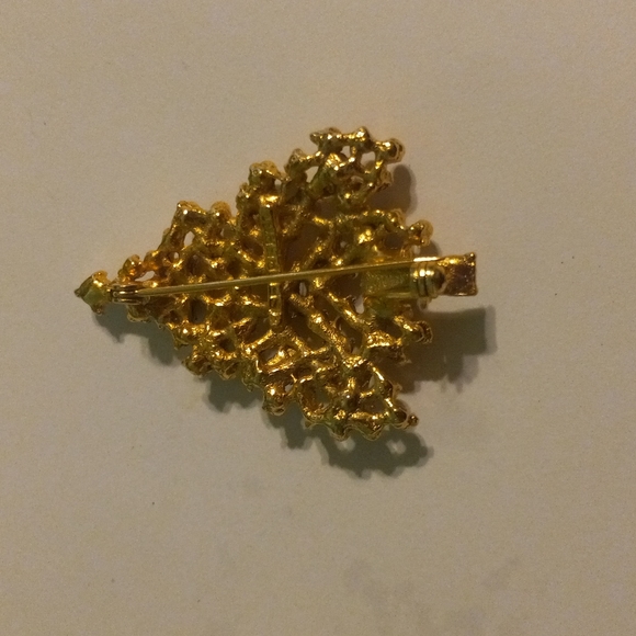 Gold Christmas tree broach - Picture 2 of 3